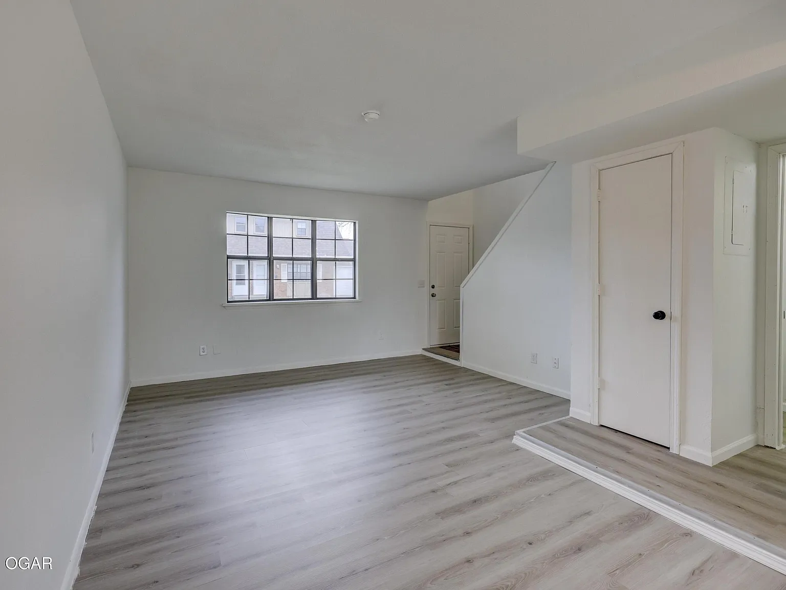 2 bed, 1.5 bath, 904 sqft, $1,100 — Photo 3