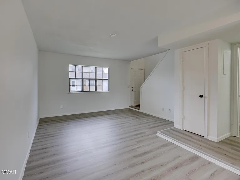 1119 S Saint Louis Ave — Photo 3