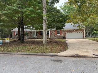 11 Dorothy Dr, Poquoson, VA 23662