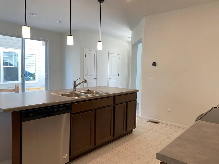 396 Rodden Dr — Photo 4