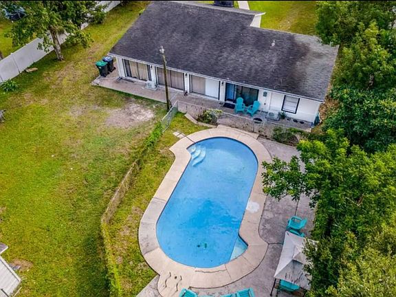 3rd image of 2301 Carlton Dr #2