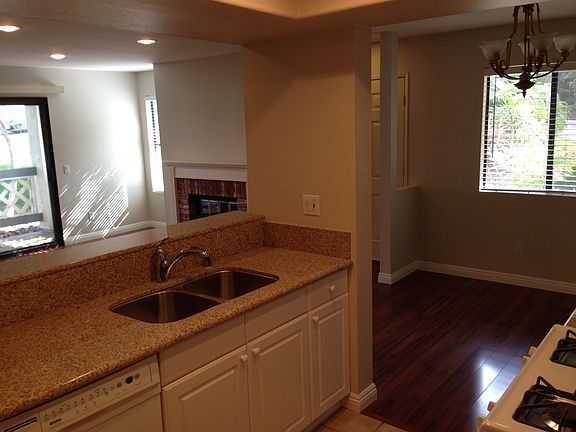 4th image of 9449 Fairgrove Ln #101-1