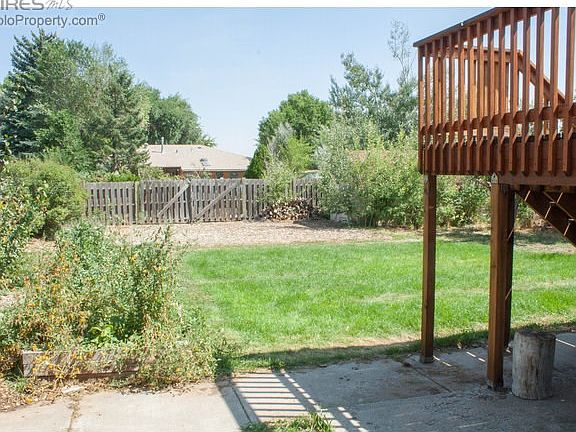 Backs to alley for easy access
