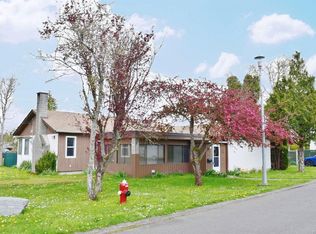 4037 Cumberland Rd, Saanich, BC V8X 2E7