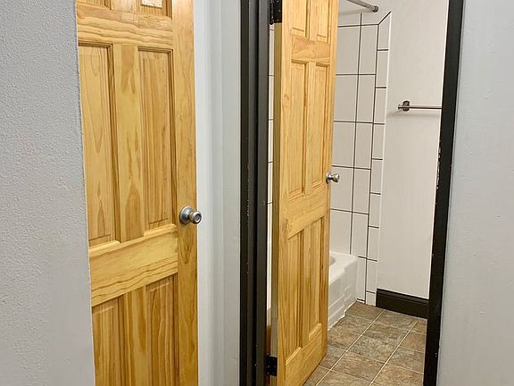 5th image of 2640 2nd Ave S #32