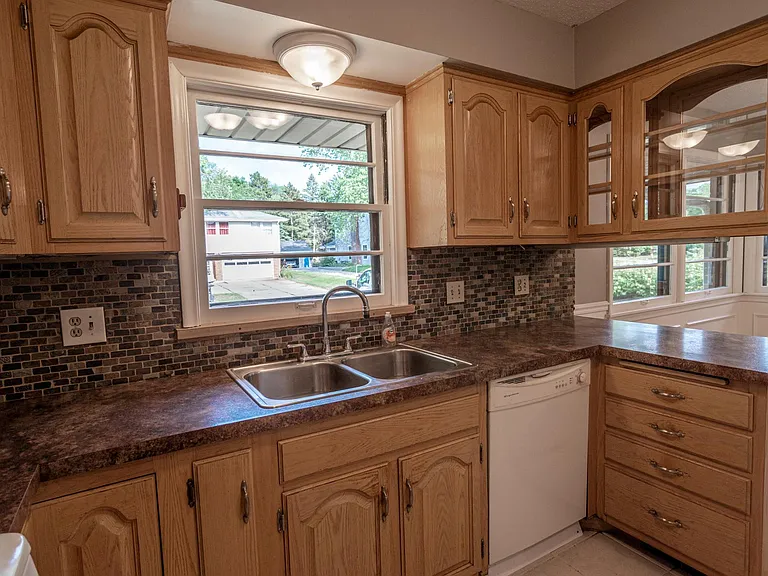 2241 Oxford St N #1 — Photo 11