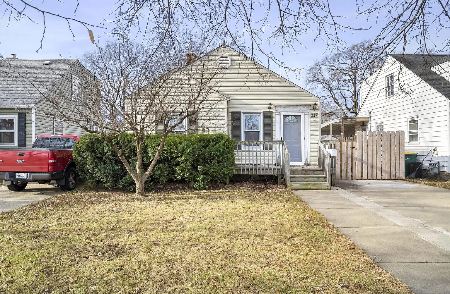 317 S May St photo 1