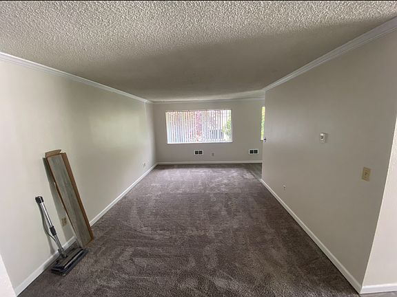 4th image of 2209 O Pl NE #D