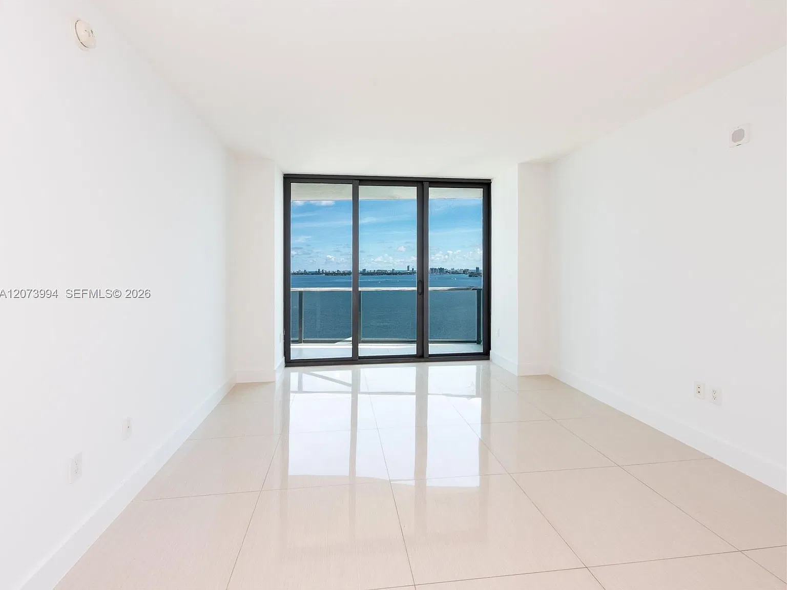 Icon Bay Condo — Photo 1