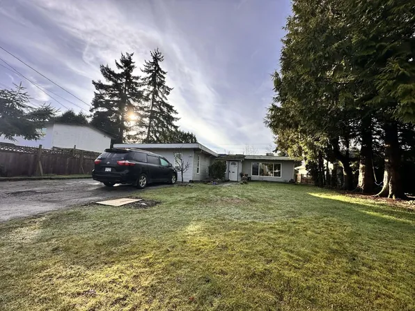 22670 Brown Ave, Maple Ridge, BC V2X 3R5