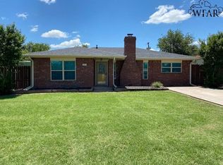 307 E Alameda St, Iowa Park, TX 76367