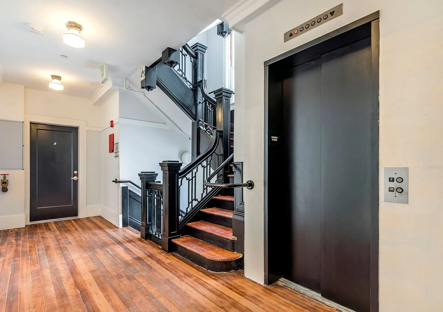 1605 Clay Street — Photo 3