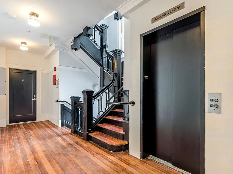 1605 Clay St — Photo 4