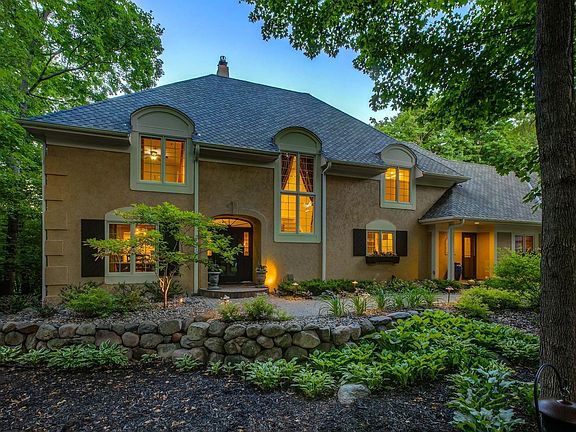 2nd image of 19735 Muirfield Cir