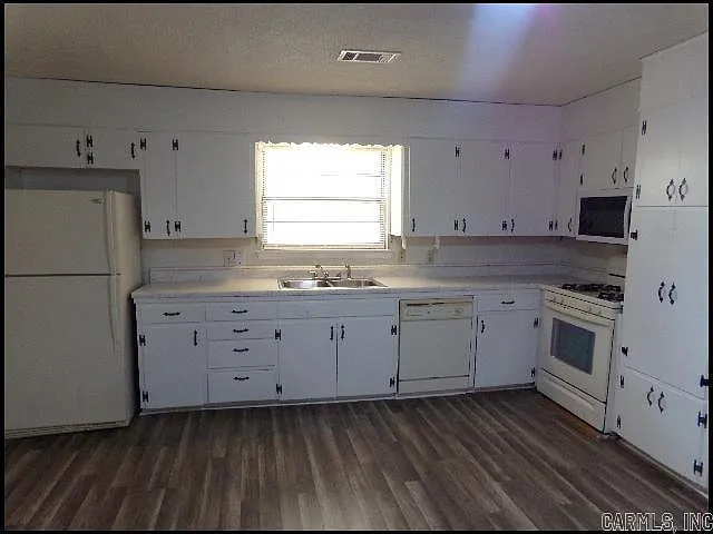 701 N Buchanan St — Photo 6