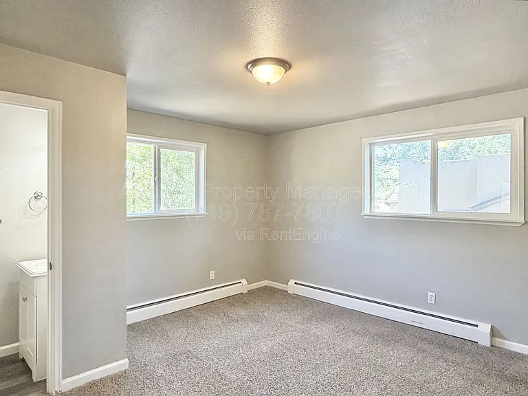 2528 Tremont St — Photo 8