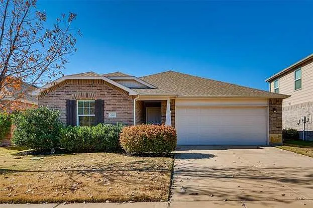 1800 Abby Creek Dr — Photo 2