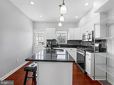 324 Oldham St — Photo 7