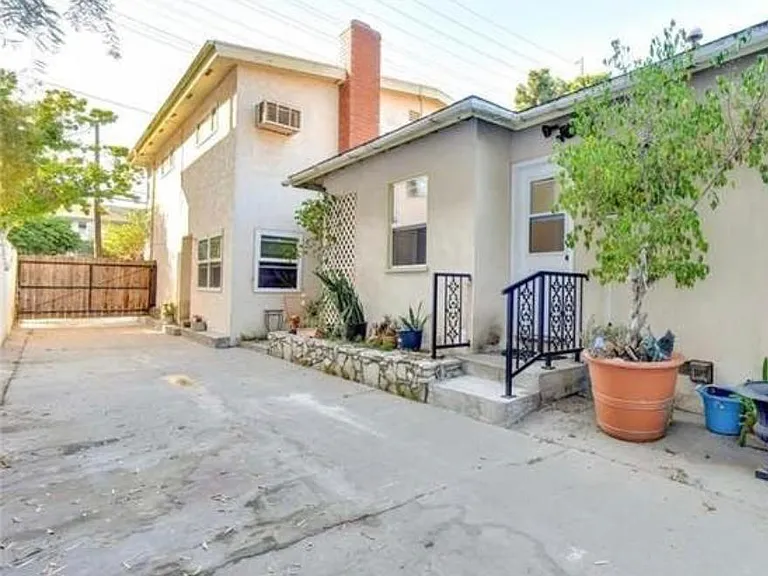 1082 N Loma Ave — Photo 3