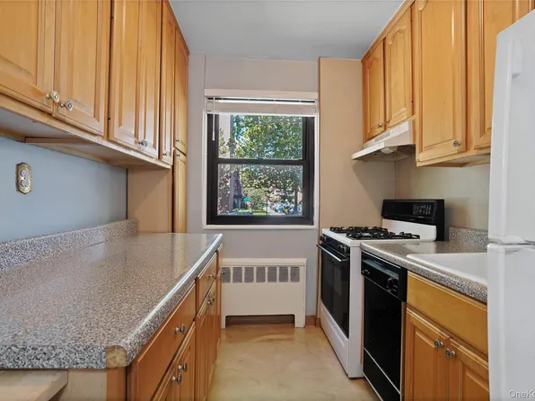 84-18 155th Avenue image 7 of 26