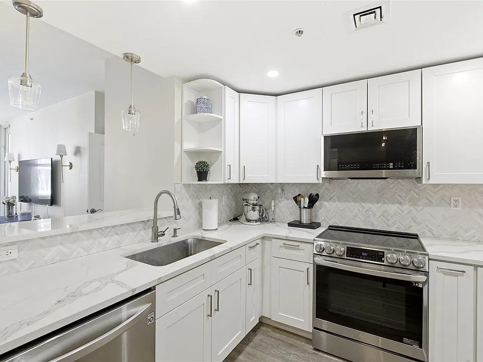 511 SE 5th Ave #2122