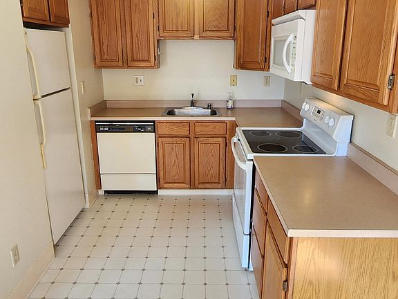5th image of 3570 Sacramento St APT 204