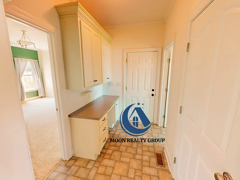 106 E Wendy Way — Photo 18