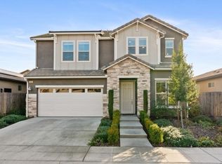 1383 E Via Azzurra Way, Fresno, CA 93730