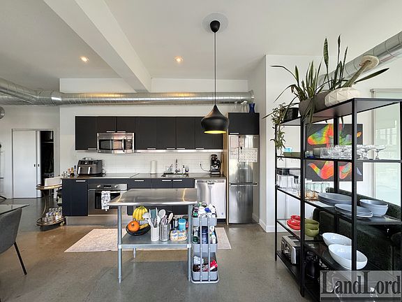 4th image of 625 Queen St E #209