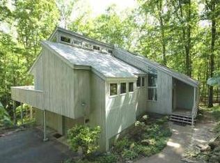 10618 Hunter Station Rd, Vienna, VA 22181