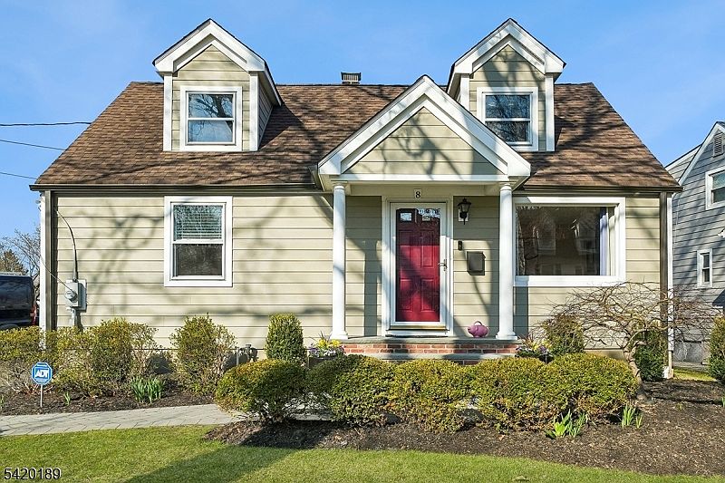 1st image of 8 Edison Dr