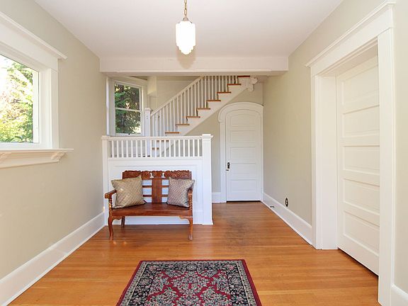 4th image of 2024 NE 22nd Ave APT A