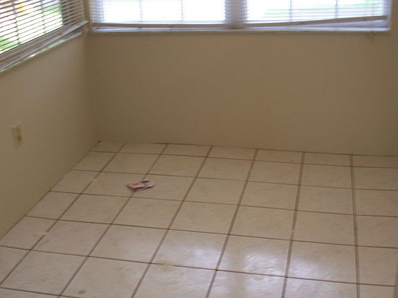 3rd image of 321 E Pierce Ave