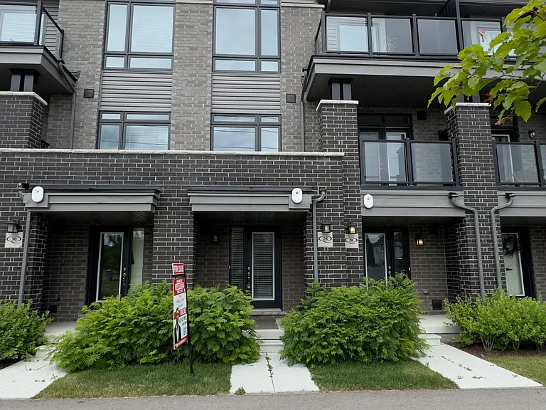 28 Emmas Way W — Photo 2