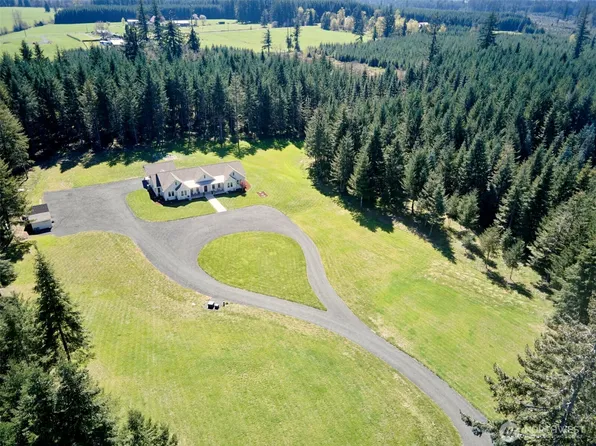 215 Bear Creek Lane, Winlock, WA 98596