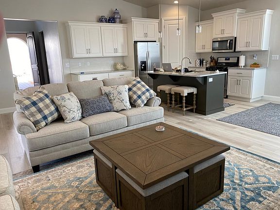 3rd image of 287 W Green Jade Dr