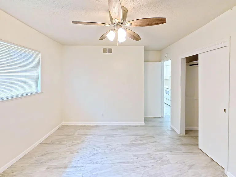 645 W Clinton Ave #B — Photo 11