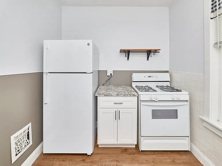 5202 Bancroft Ave #A — Photo 17