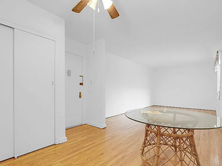 26-21 Union St #2F — Photo 2
