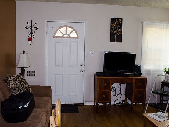 3rd image of 3424 N Lugo Ave
