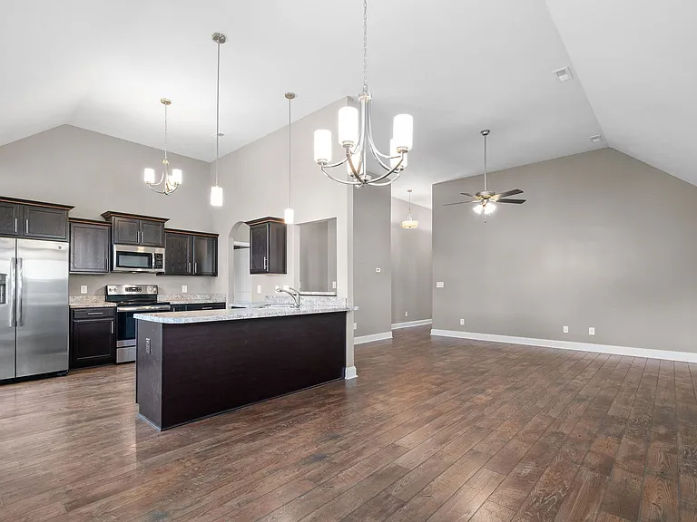 515 Sourwood Dr — Photo 7