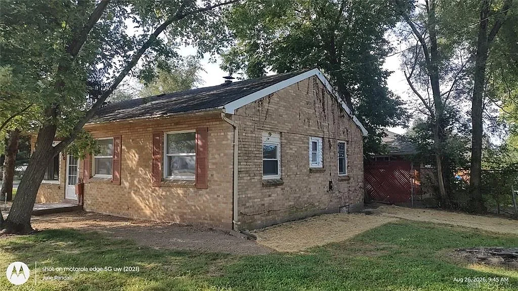 3 bed, 1.0 bath, 910 sqft, $1,400 — Photo 2