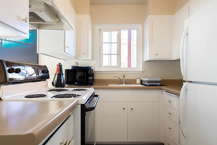 Pacific Garden Apartments — Photo 3