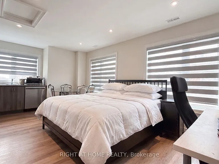 31 John Rolph St #COACH — Photo 4