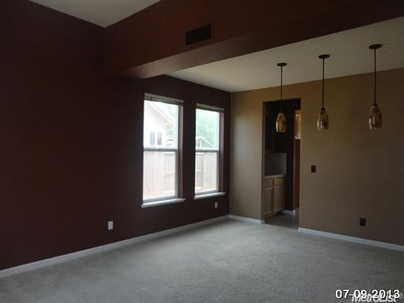 5th image of 683 Birch Ave