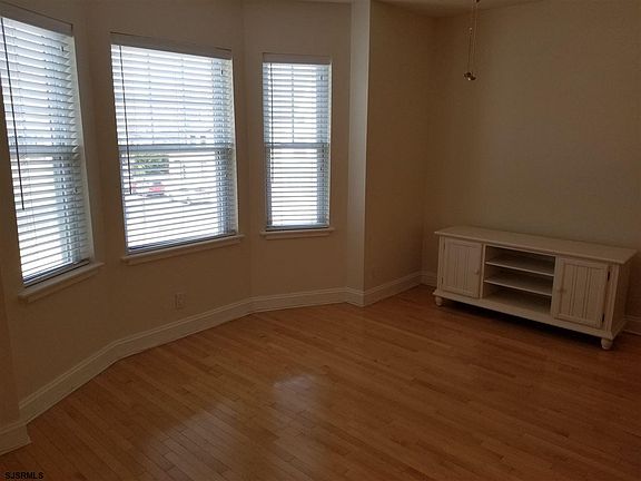 4th image of 701 Asbury Ave #2B