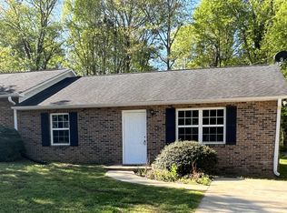 202 Martin Ct, Boiling Springs, SC 29316
