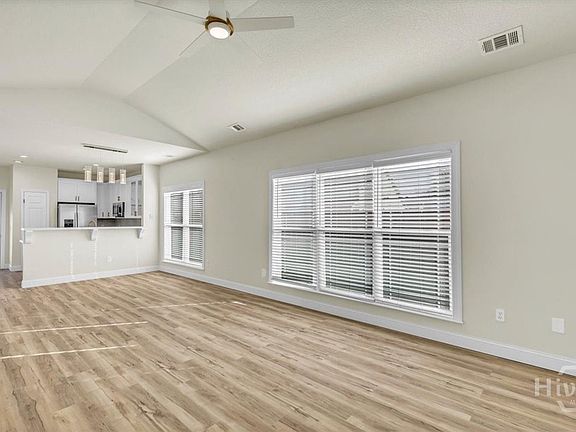 4th image of 80 Butler Dr