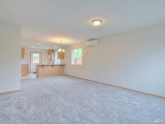 4th image of 3620 E Portland Ave