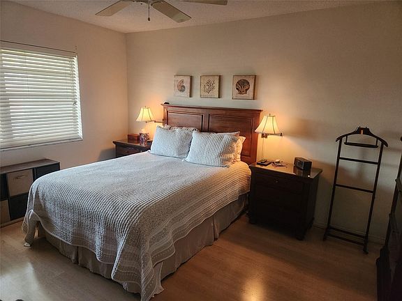 5th image of 101 NE 19th Avenue #224